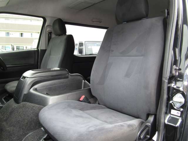 Toyota Hiace Van 7