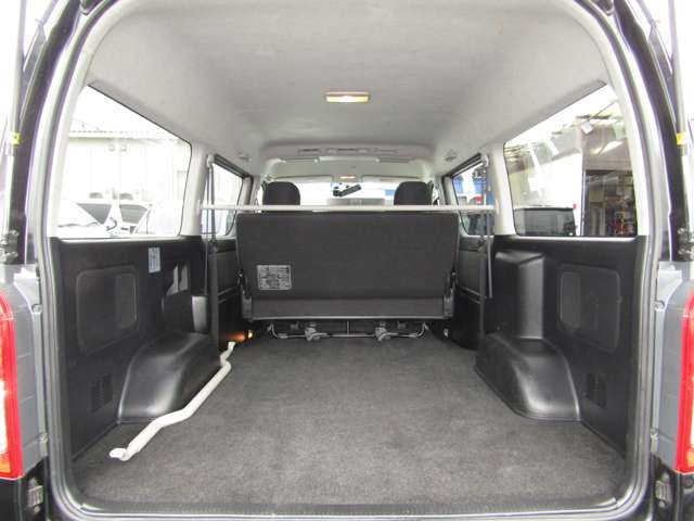 Toyota Hiace Van 9