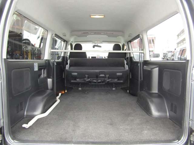 Toyota Hiace Van 10