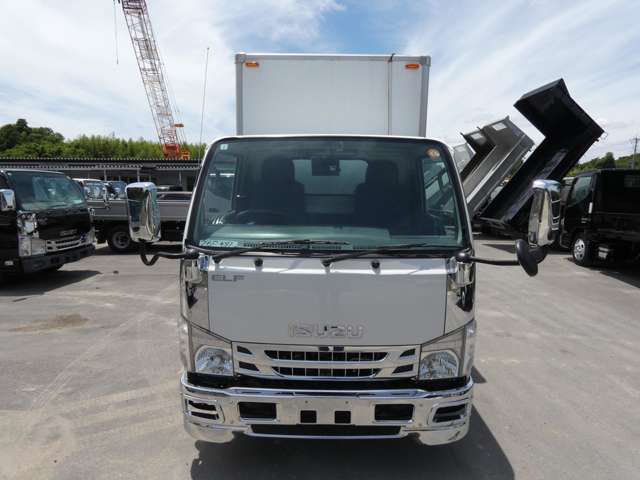Isuzu Elf 4