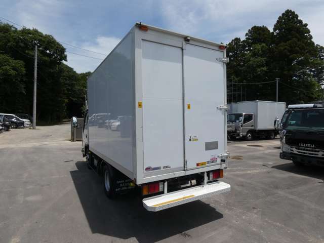 Isuzu Elf 8