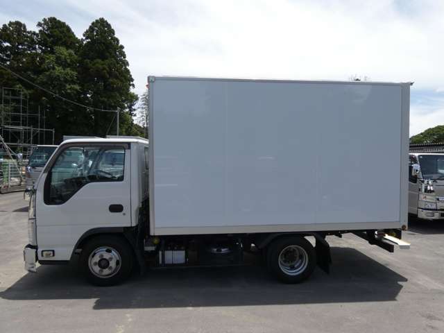 Isuzu Elf 9