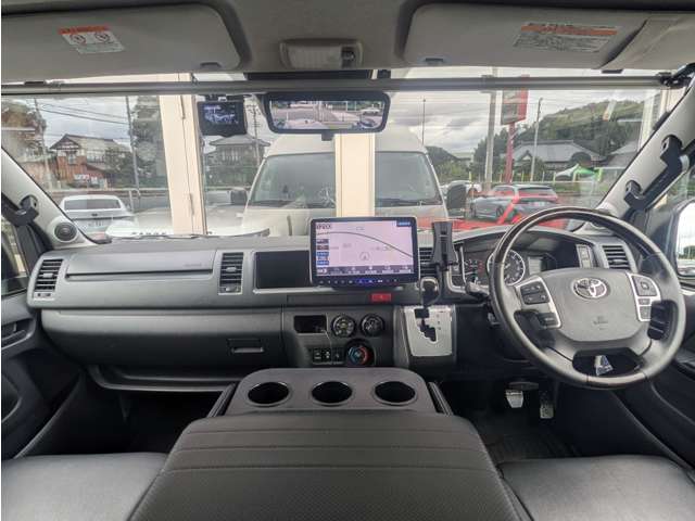 Toyota Hiace Van 3