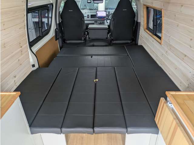 Toyota Hiace Van 6