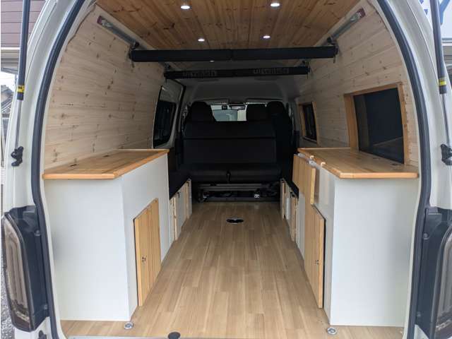 Toyota Hiace Van 9