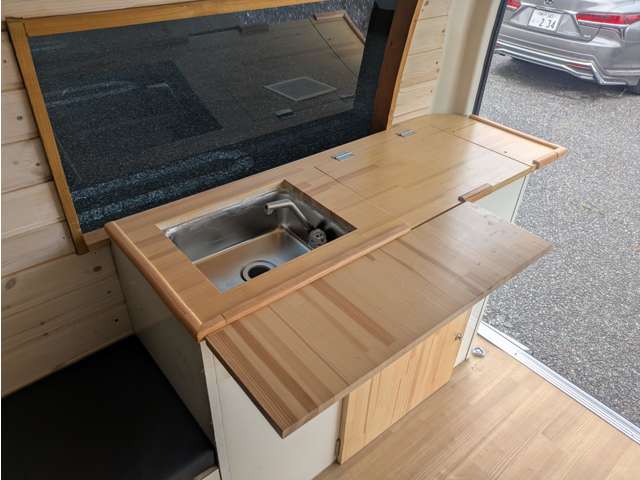 Toyota Hiace Van 10