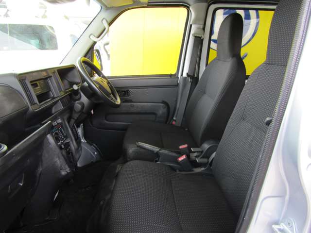 Daihatsu Hijet Cargo 7