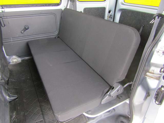 Daihatsu Hijet Cargo 8