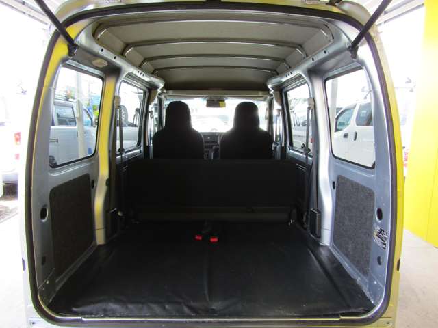 Daihatsu Hijet Cargo 9