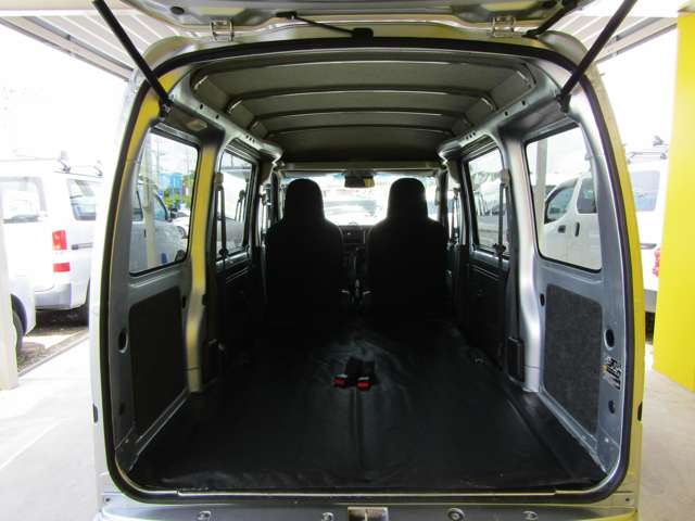 Daihatsu Hijet Cargo 10