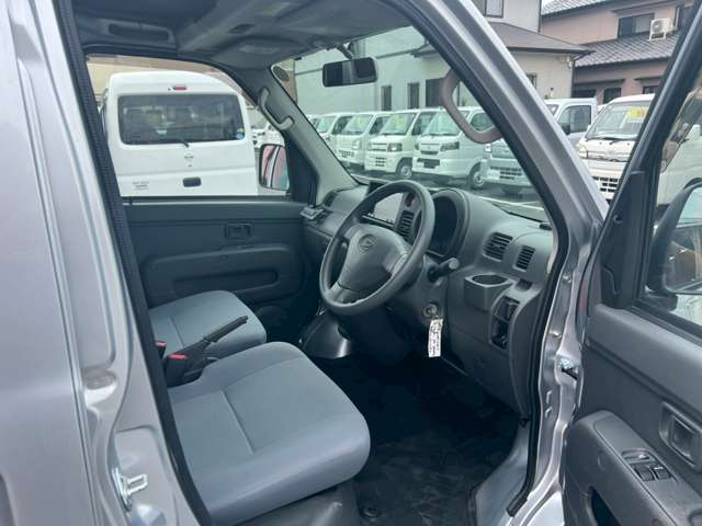 Daihatsu Hijet Cargo 3