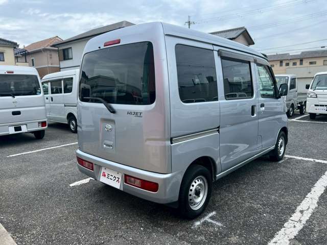 Daihatsu Hijet Cargo 5