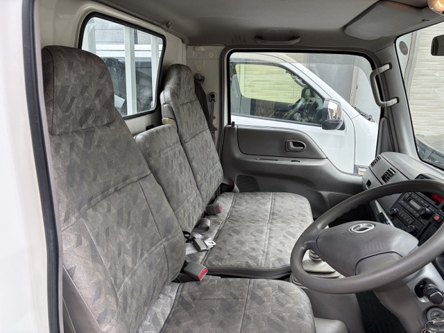 Mazda Titan Dash 11