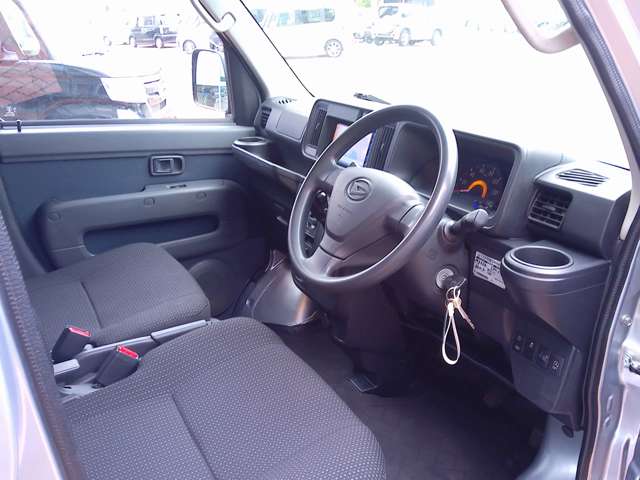 Daihatsu Hijet Cargo 5