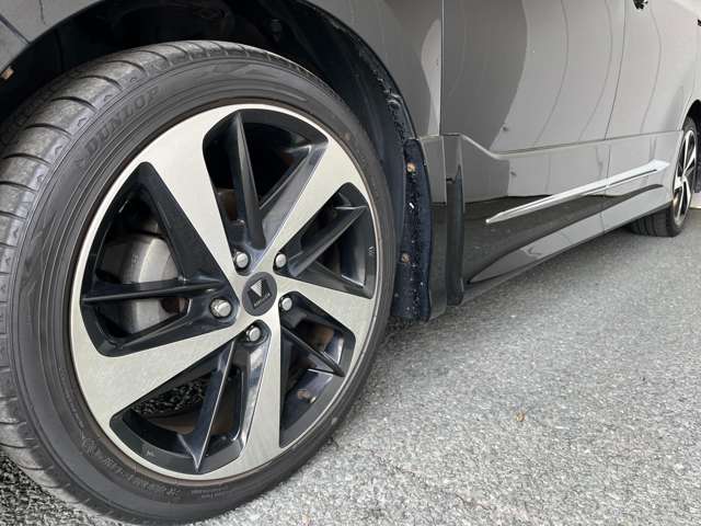 Toyota Voxy 8