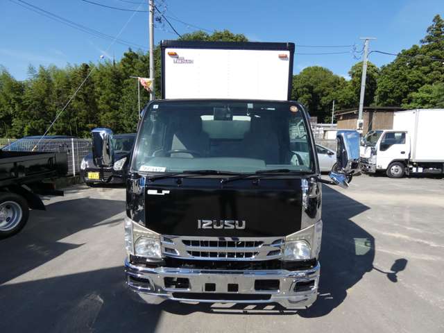 Isuzu Elf 4