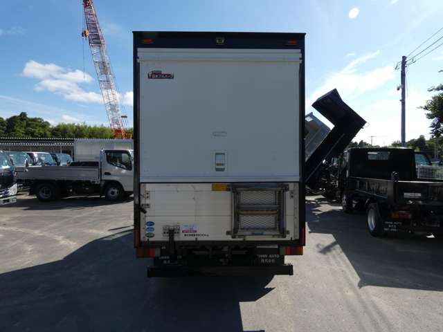 Isuzu Elf 7