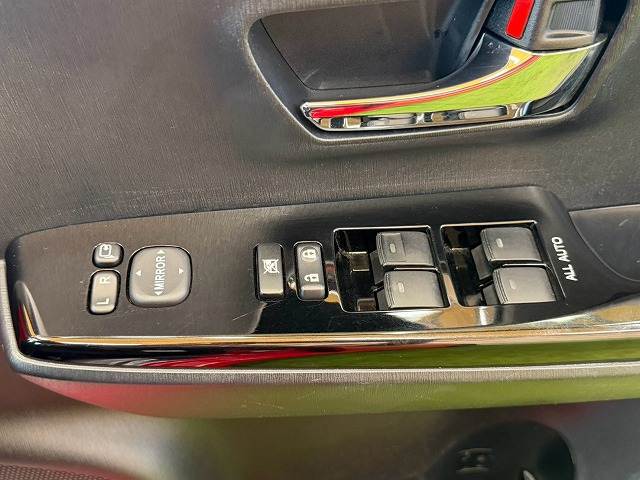 Toyota Prius α 7