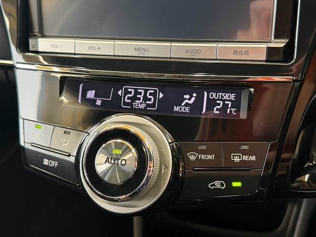 Toyota Prius α 9