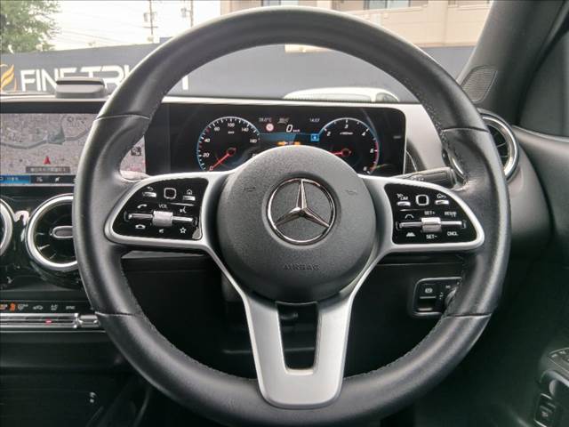 Mercedes-Benz GLB 11
