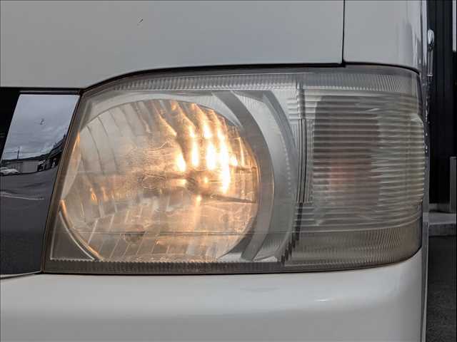 Toyota Hiace Van 11