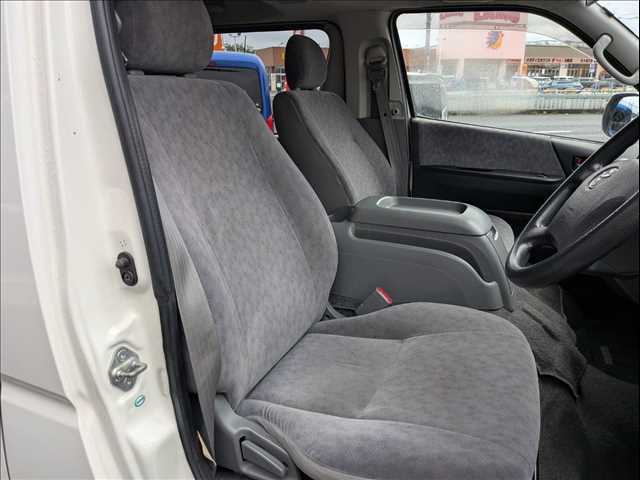Toyota Hiace Van 7