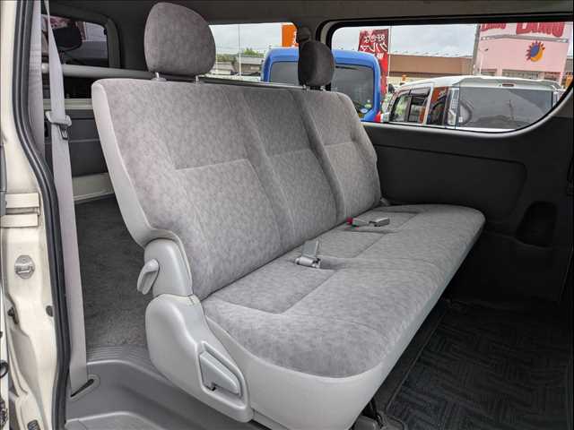 Toyota Hiace Van 8