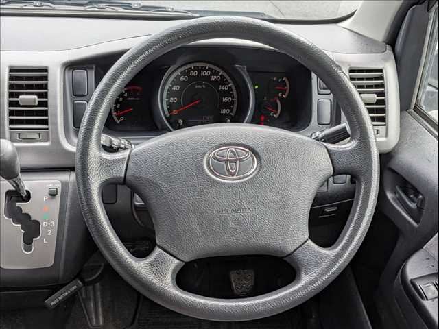 Toyota Hiace Van 10