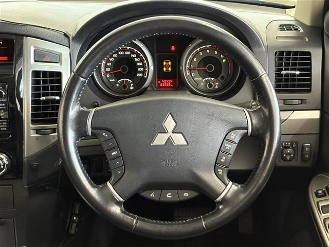 Mitsubishi Pajero 9