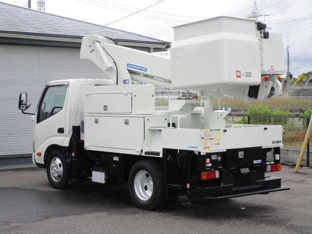Hino Dutro 3