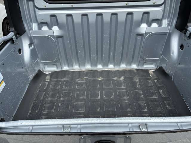 Daihatsu Hijet Deck Van 9