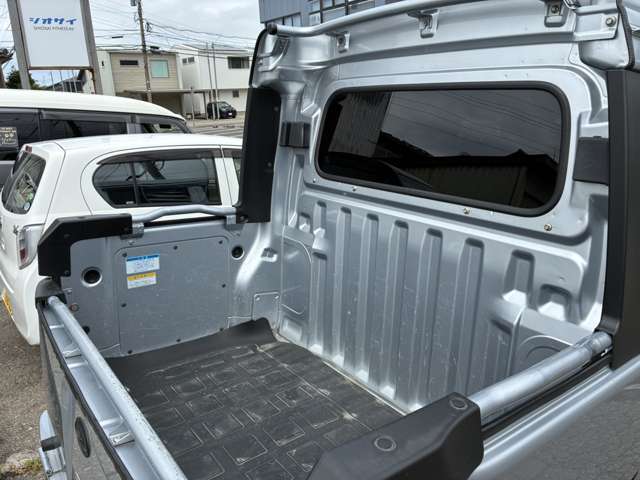 Daihatsu Hijet Deck Van 10