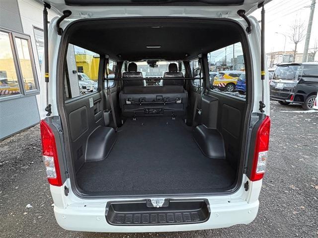 Toyota Hiace Van 12