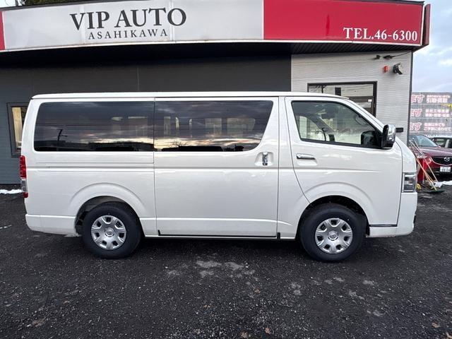 Toyota Hiace Van 4