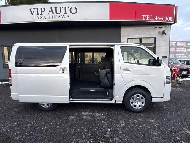 Toyota Hiace Van 5