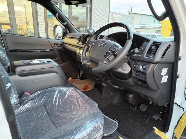 Toyota Hiace Van 6