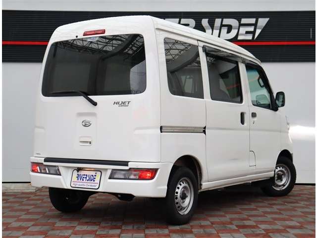 Daihatsu Hijet Cargo 6
