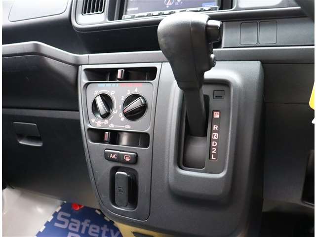 Daihatsu Hijet Cargo 9