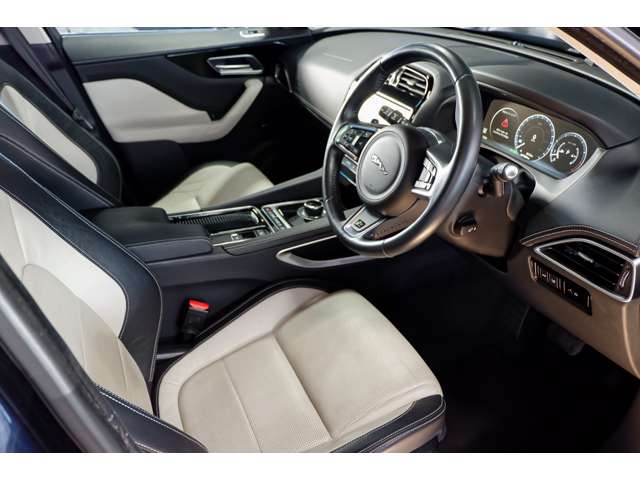 Jaguar F-Pace 2