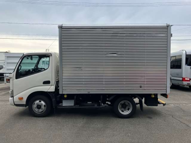 Hino Dutro 7