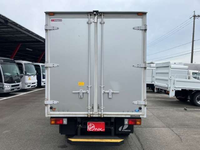 Hino Dutro 8