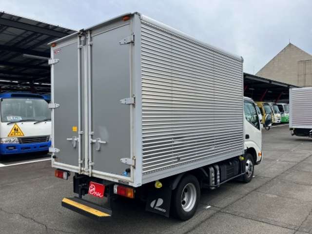 Hino Dutro 9