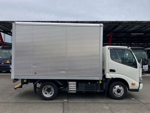 Hino Dutro 10