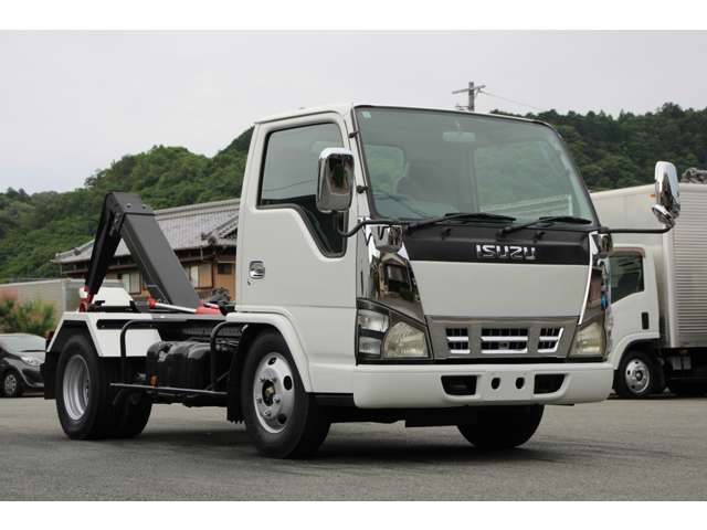 Isuzu Elf 3