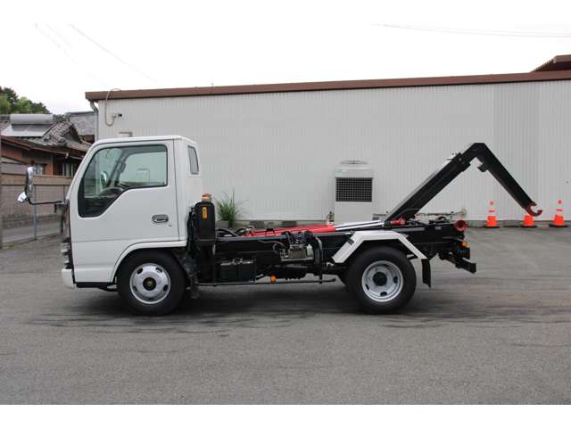 Isuzu Elf 4