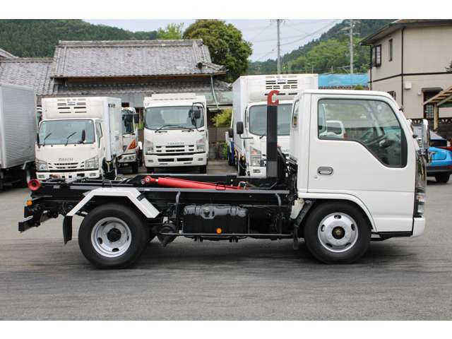 Isuzu Elf 7