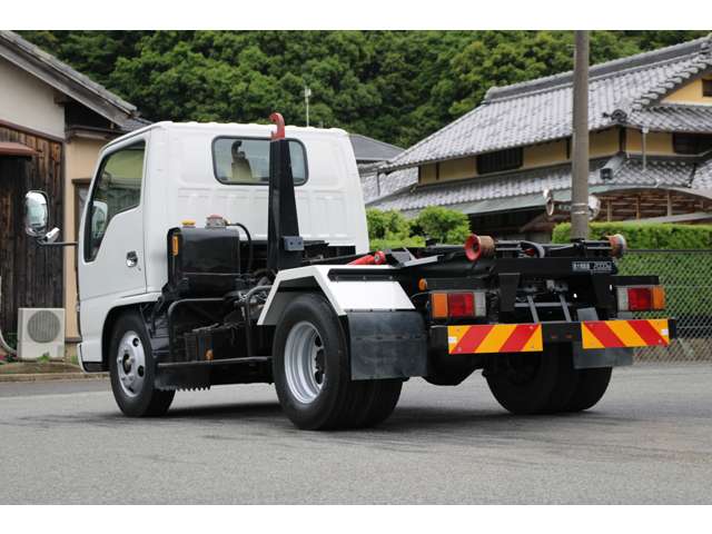 Isuzu Elf 8