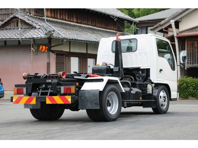 Isuzu Elf 9