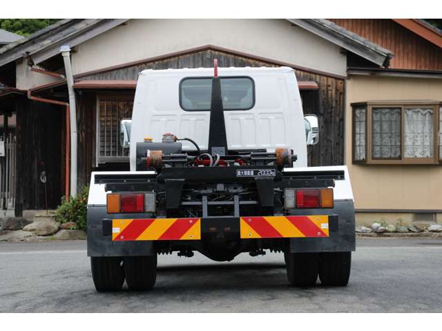 Isuzu Elf 10