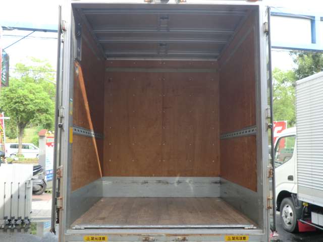 Isuzu Elf 8